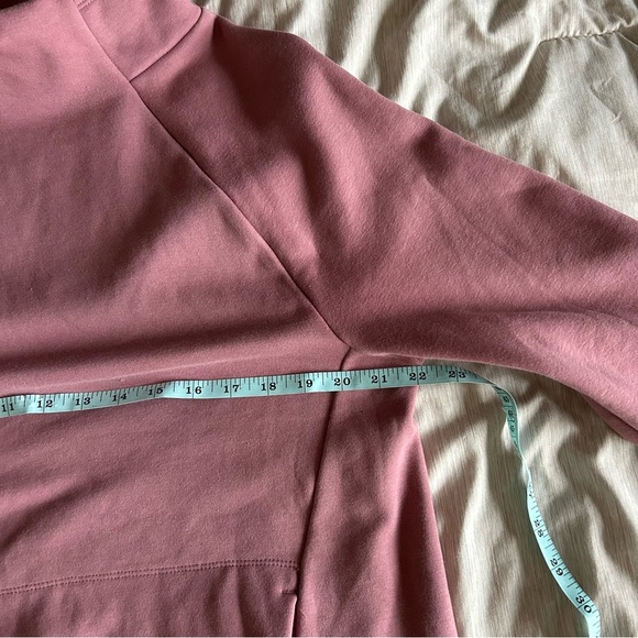 Fabletics Women’s Medium Dusty Rose Activewear, Mock Neck, Turtleneck Sweater - Picture 8 of 10